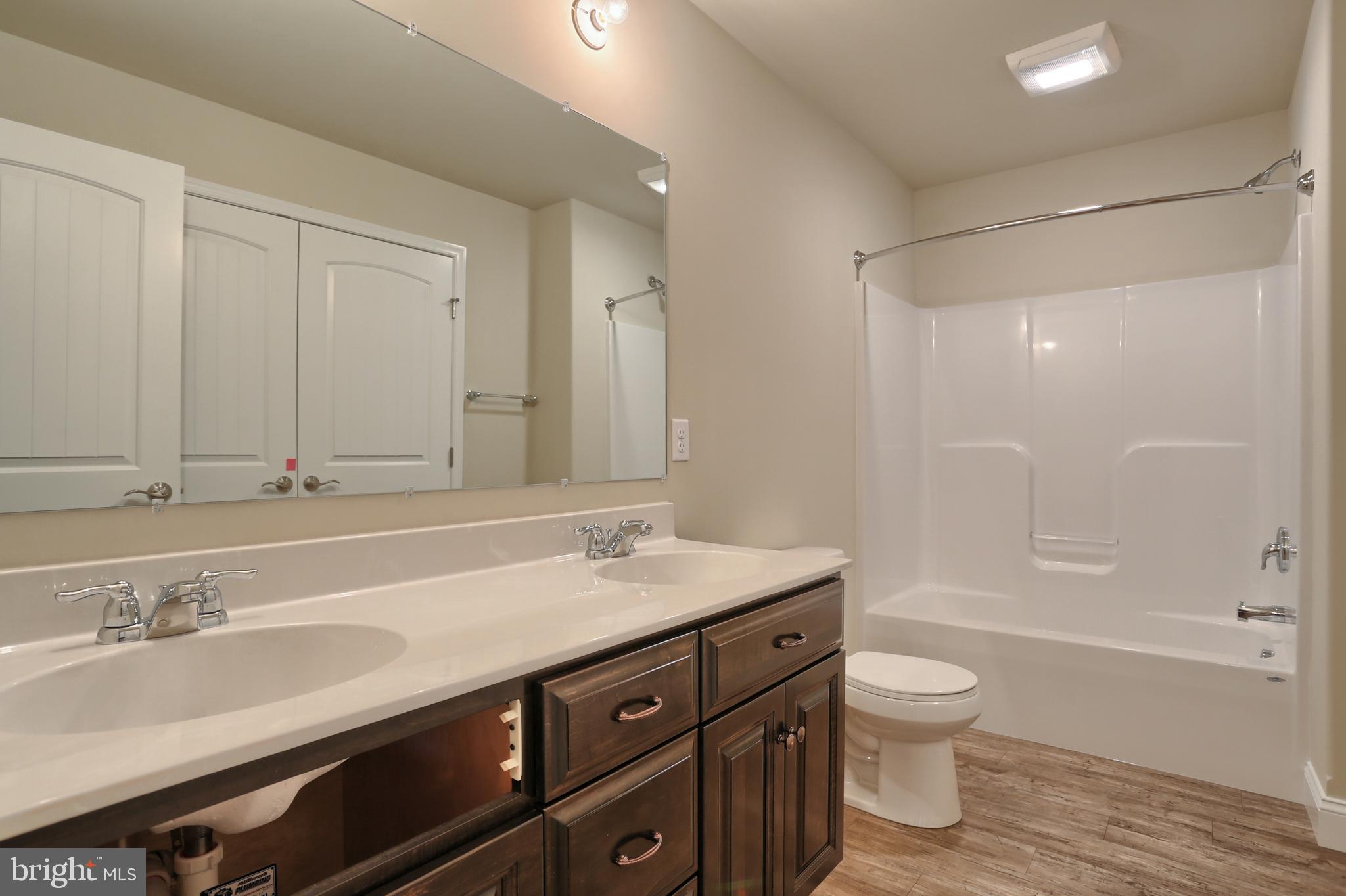 26 Rolling Meadow Road Lebanon, PA 17046 - Photo 27 of 29 a bathroom with a sink and a mirror