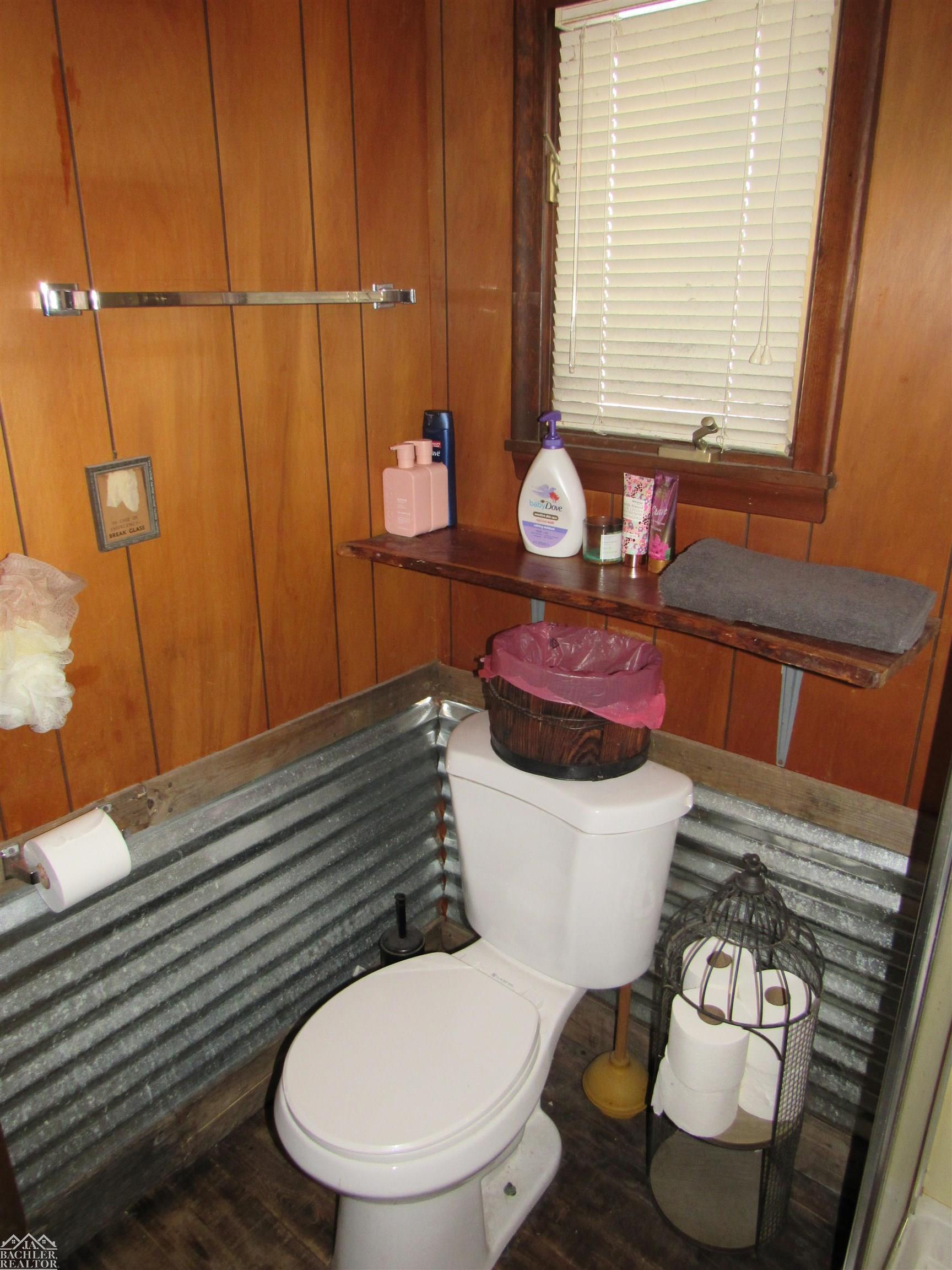 7640 River Road Marine City, MI 48039 - Photo 8 of 37 50195597-dea6d8f5-1108-4c00-babb-459082166a58.JPG