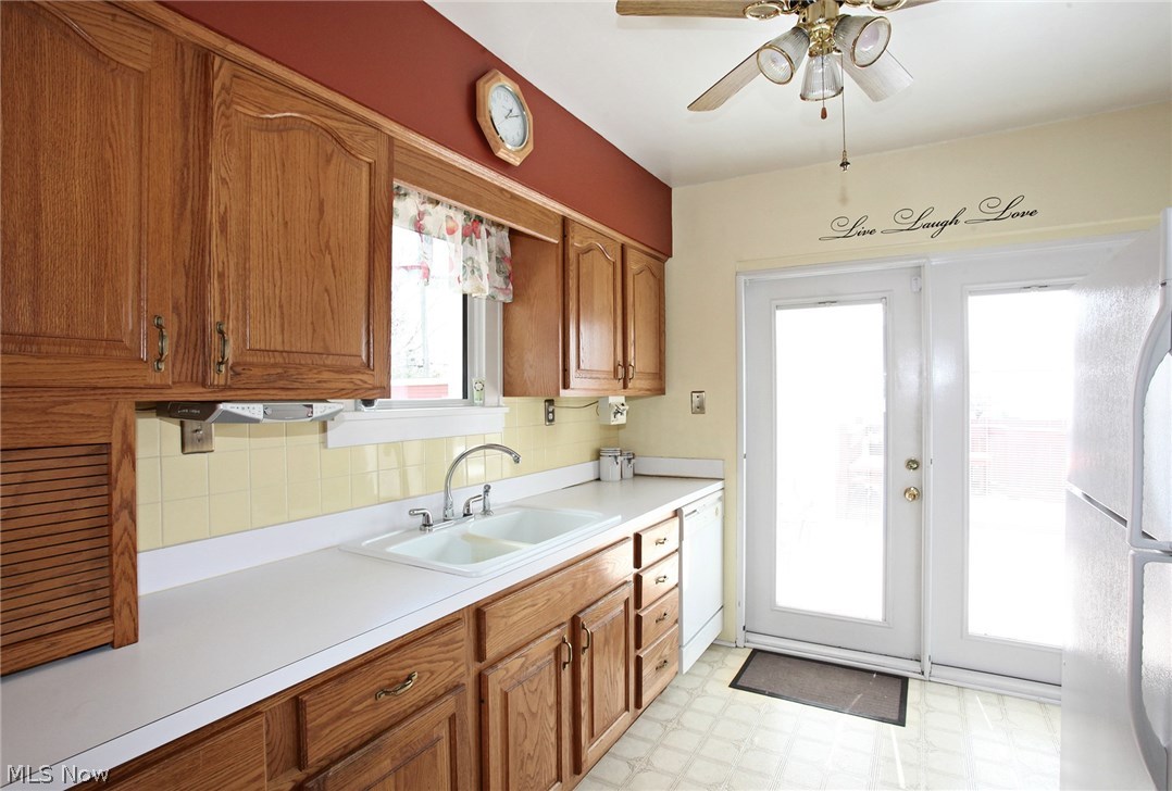 2117 Ralph Avenue Cleveland, OH 44109 - Photo 9 of 35 Gallery Image 9