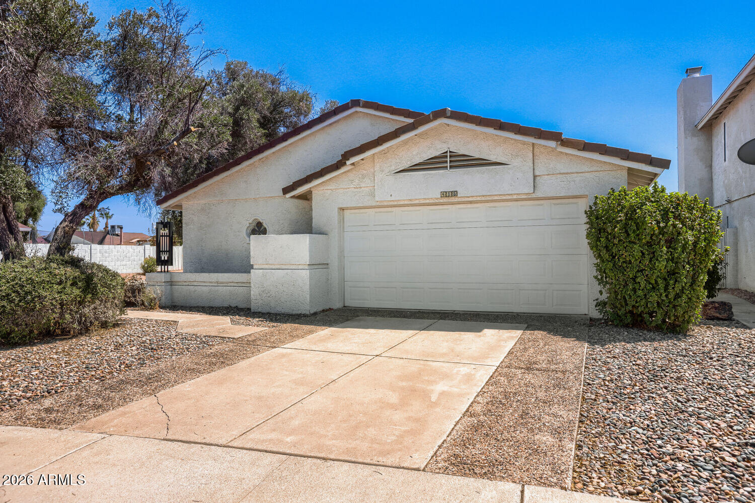 415 West Grandview Road Phoenix, AZ 85023 - Photo 2 of 29 415 W Grandview Rd - Web Quality - 001 -