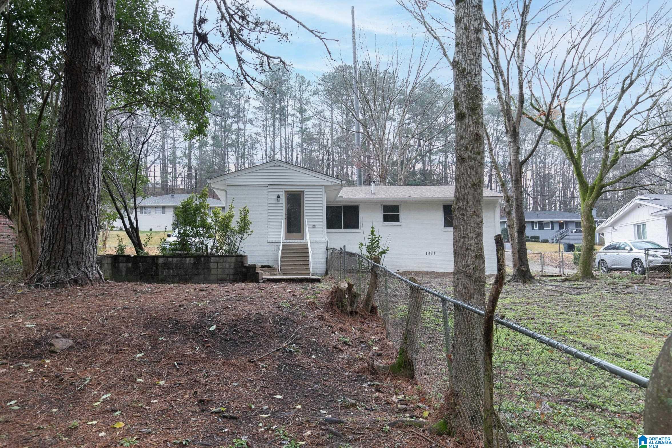 1528 Cresthill Road Birmingham, AL 35213 - Photo 5 of 32