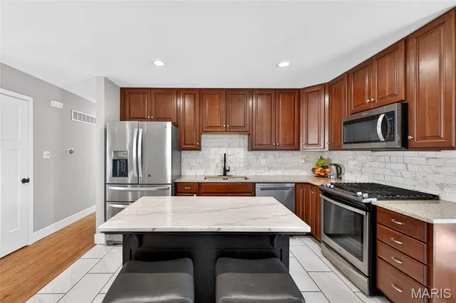 $399,000 | 304 Wembley Lane, Manchester, MO 63021