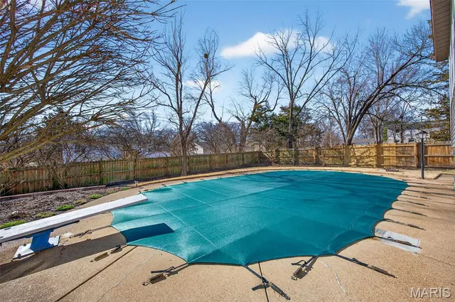 $399,000 | 304 Wembley Lane, Manchester, MO 63021