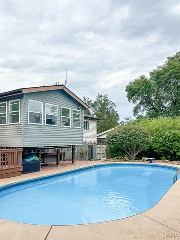 $399,000 | 304 Wembley Lane, Manchester, MO 63021