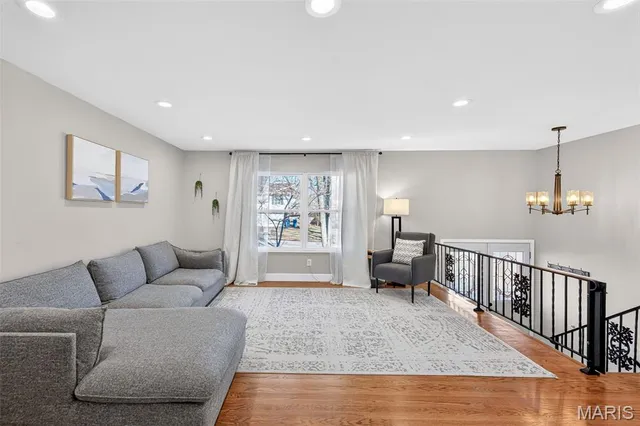 $399,000 | 304 Wembley Lane, Manchester, MO 63021