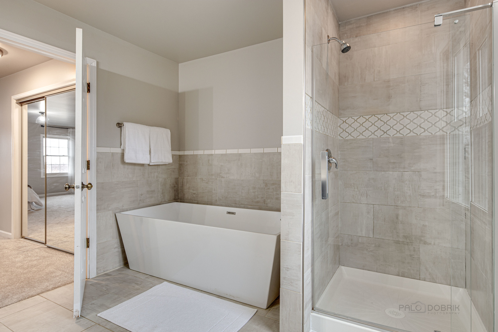 154 Barnes Road Elgin, IL 60124 - Photo 20 of 31 a bathroom with a bathtub and a shower