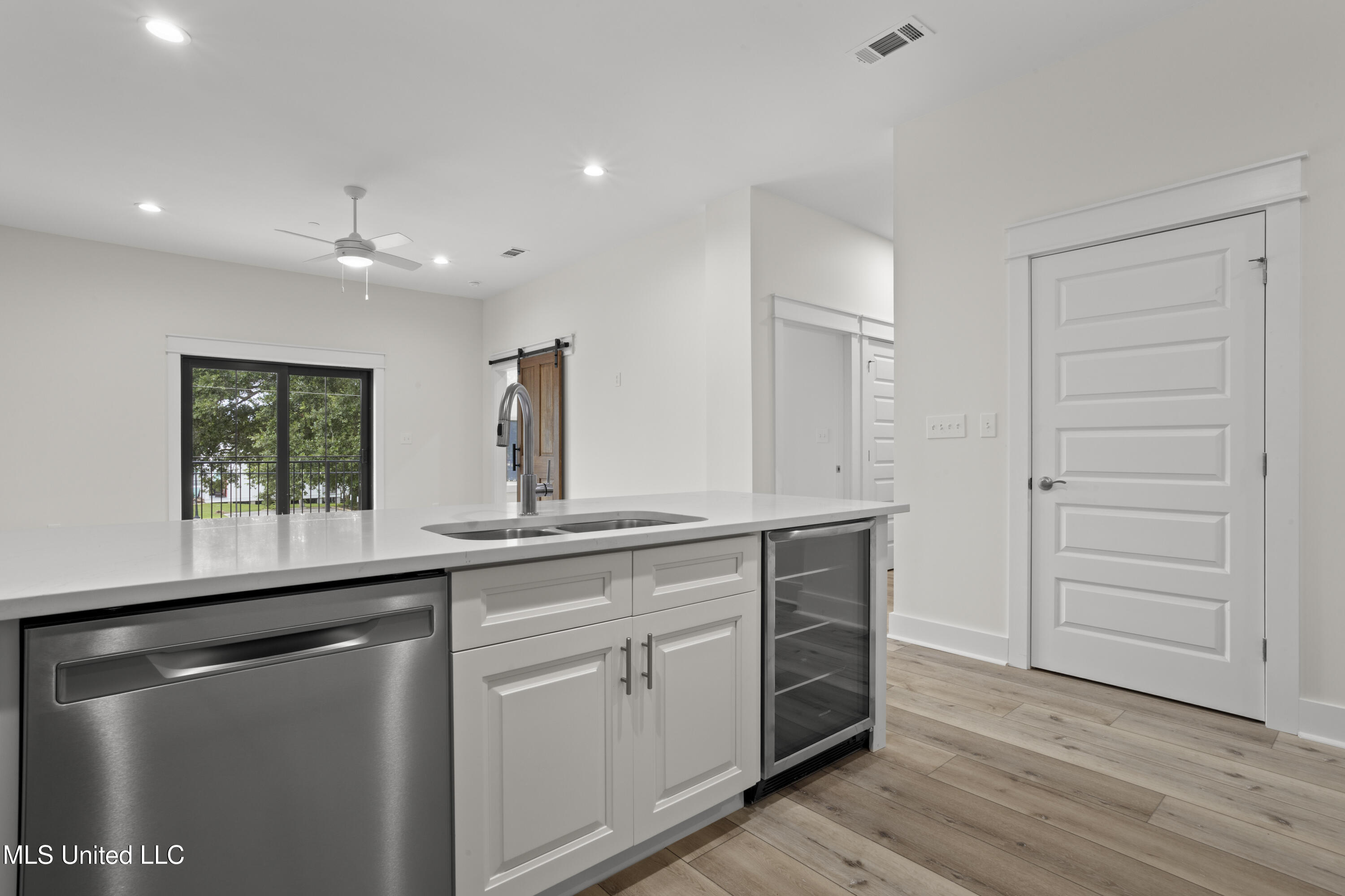 124 Court Street, Unit 302 Bay St. Louis, MS 39520 - Photo 13 of 69 049
