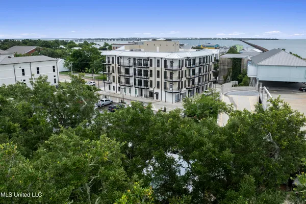 $759,900 | 124 Court Street, Unit 302, Bay St. Louis, MS 39520