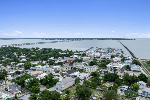 $759,900 | 124 Court Street, Unit 302, Bay St. Louis, MS 39520