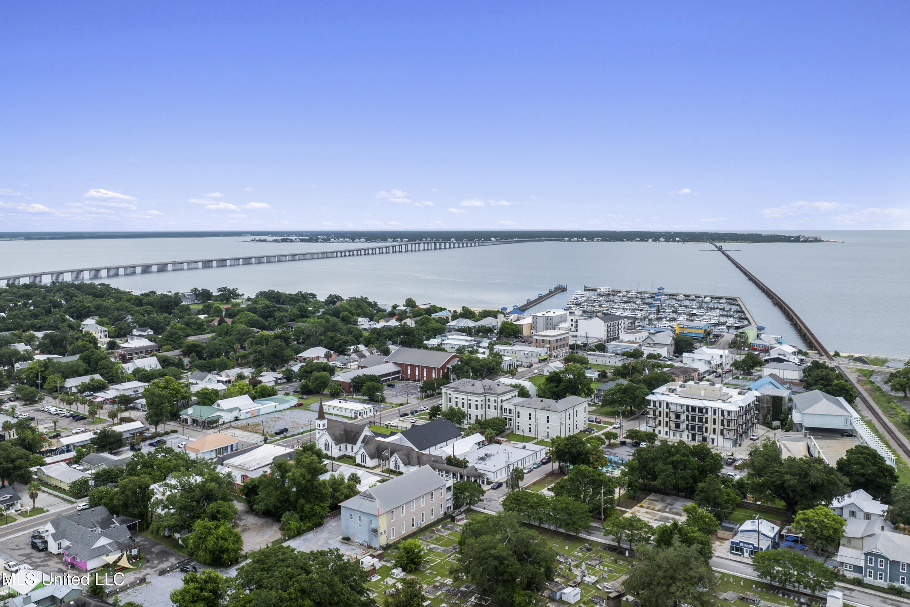 124 Court Street, Unit 302 Bay St. Louis, MS 39520 - Photo 38 of 69 100