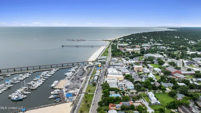 $759,900 | 124 Court Street, Unit 302, Bay St. Louis, MS 39520