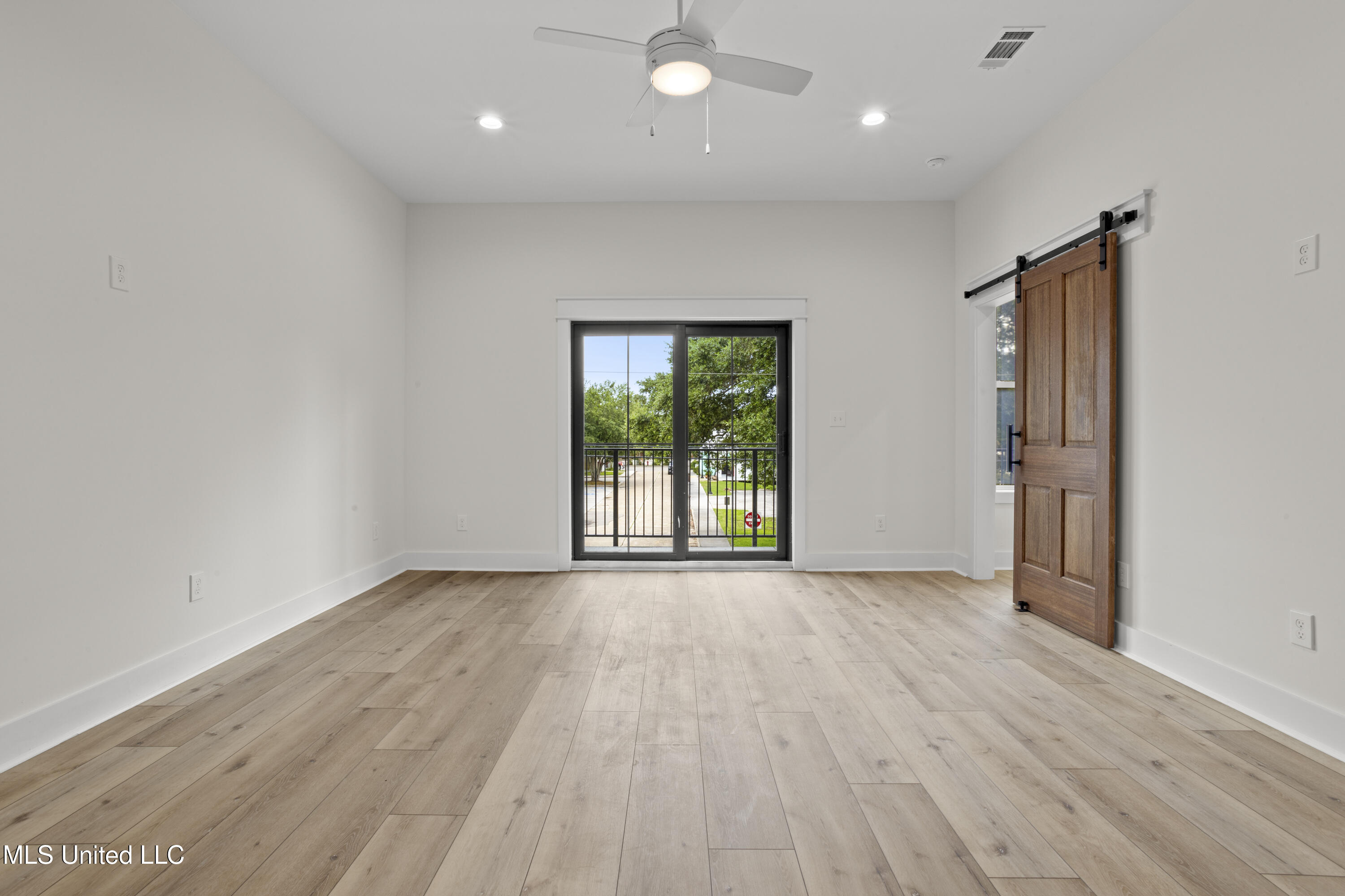 124 Court Street, Unit 302 Bay St. Louis, MS 39520 - Photo 5 of 69 041