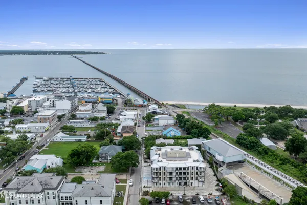 $759,900 | 124 Court Street, Unit 302, Bay St. Louis, MS 39520