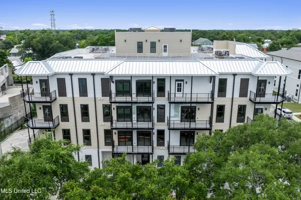 $759,900 | 124 Court Street, Unit 302, Bay St. Louis, MS 39520