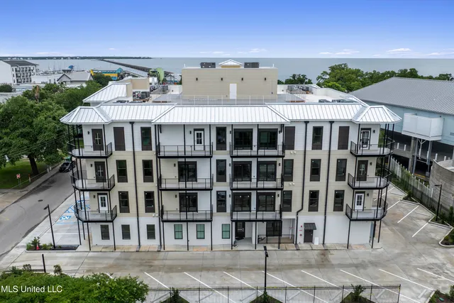 $759,900 | 124 Court Street, Unit 302, Bay St. Louis, MS 39520
