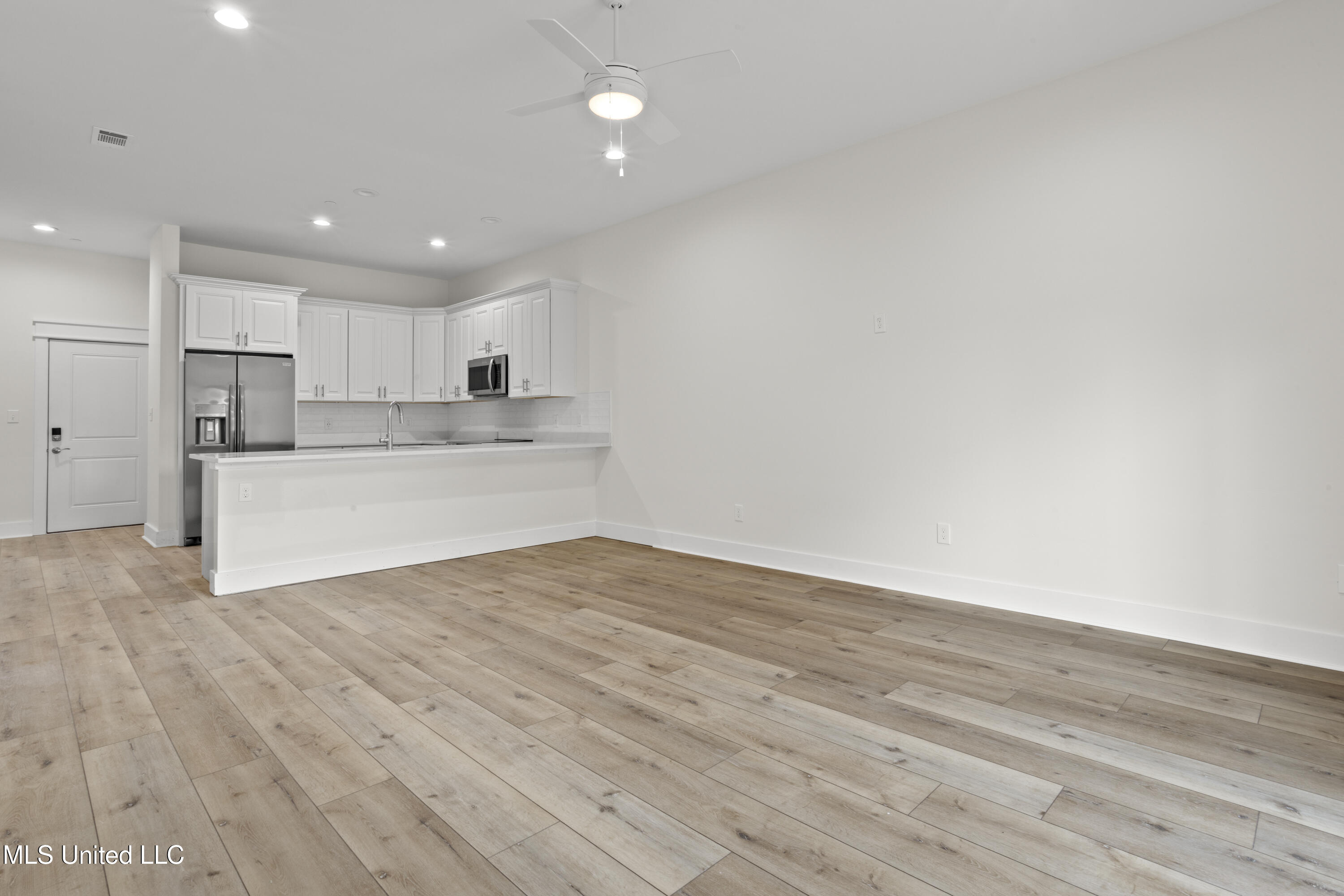 124 Court Street, Unit 302 Bay St. Louis, MS 39520 - Photo 8 of 69 044