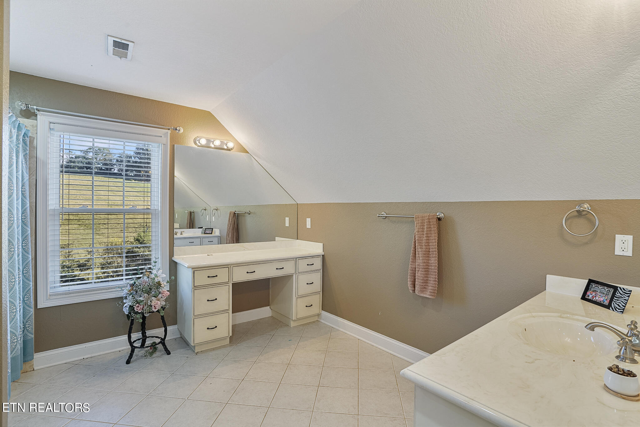 3275 Hotchkiss Valley Road Loudon, TN 37774 - Photo 37 of 59 3275 Hotchkiss Valley Rd-214