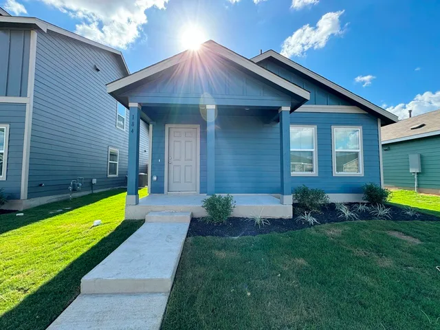 $1,600 | 184 Chapel Beck Drive, Kyle, TX 78640