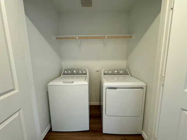 $1,600 | 184 Chapel Beck Drive, Kyle, TX 78640