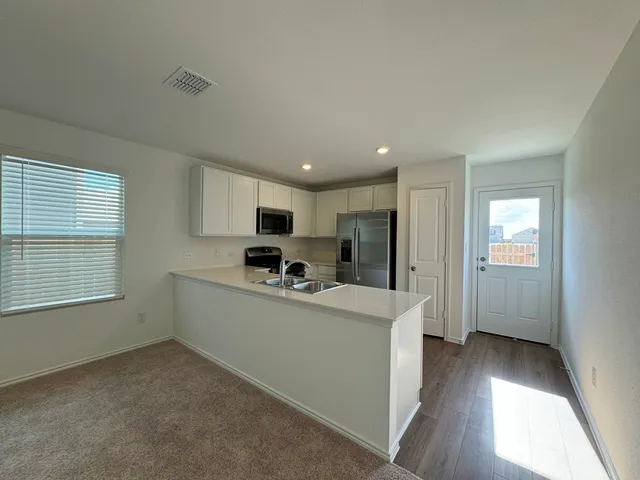 $1,600 | 184 Chapel Beck Drive, Kyle, TX 78640