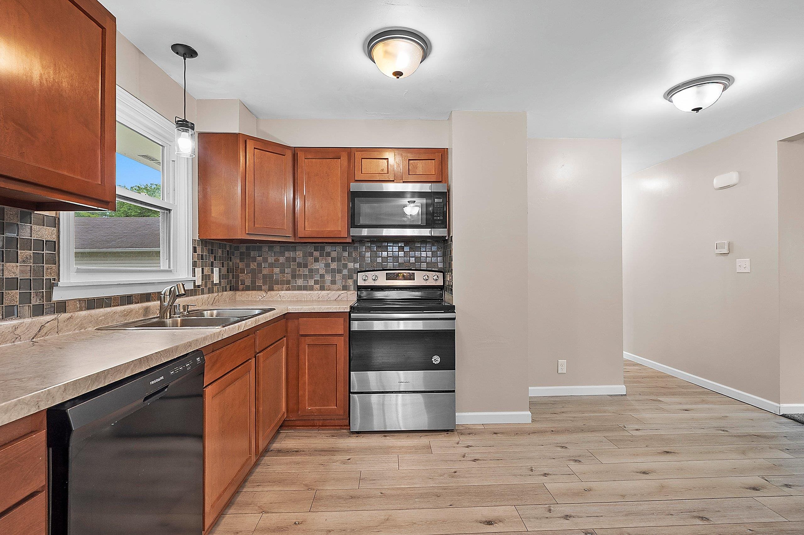 637 East Wilson Avenue Appleton, WI 54915 - Photo 12 of 45