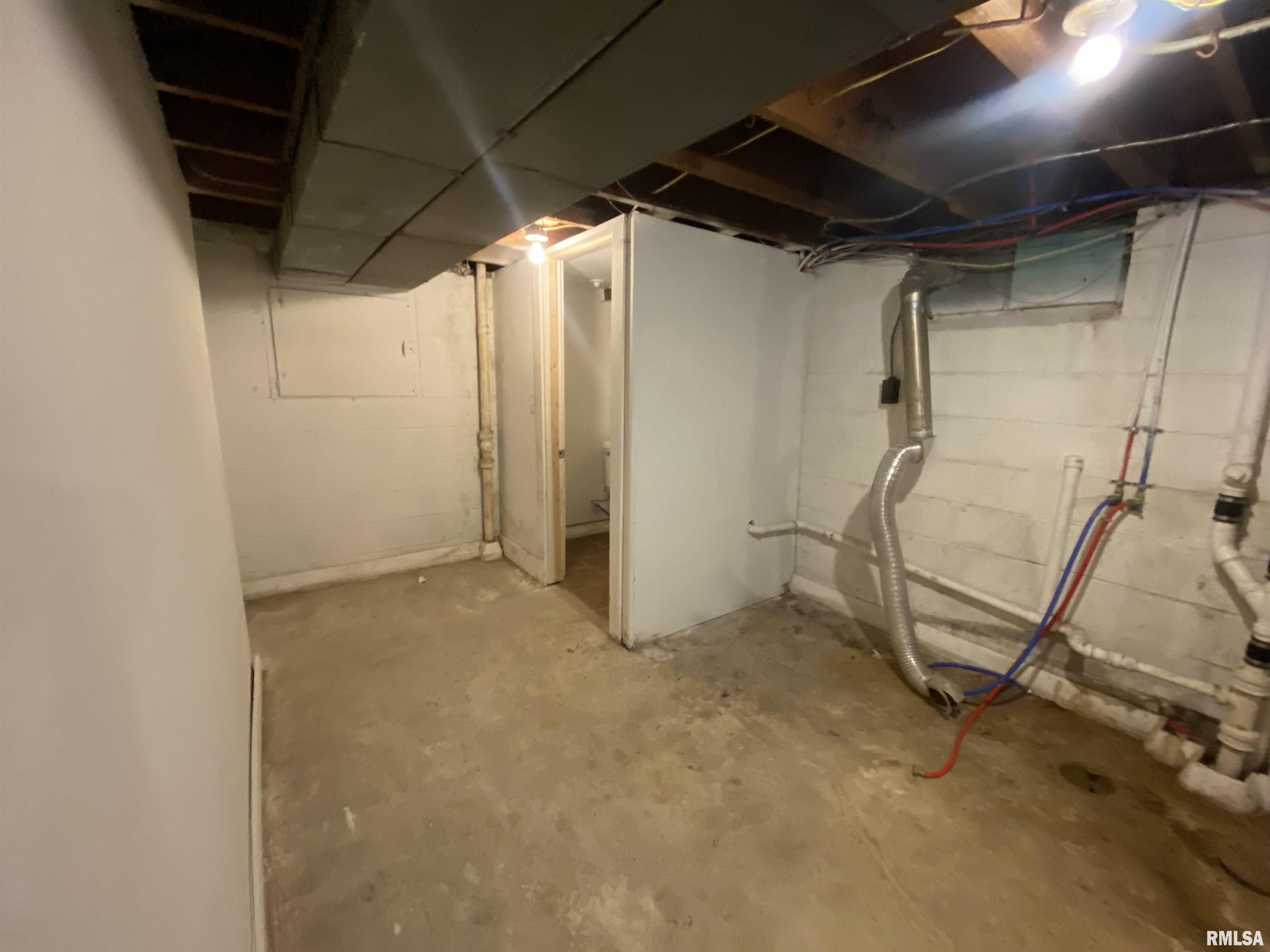 2240 North Sheridan Road Peoria, IL 61604 - Photo 27 of 33