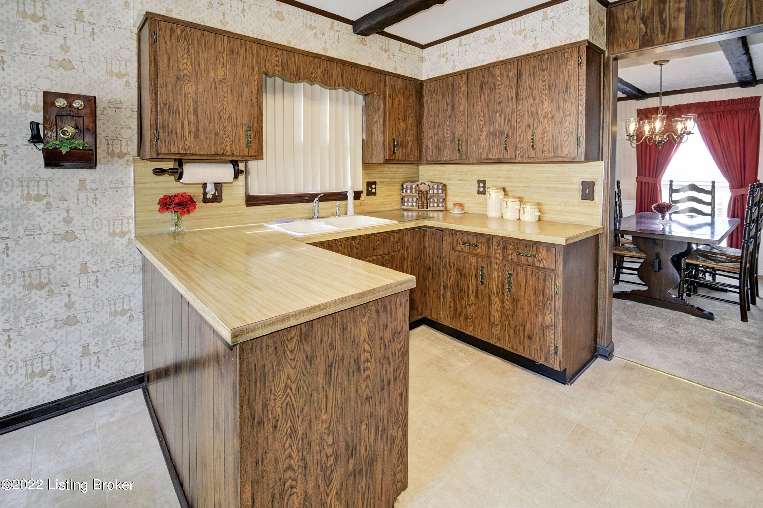 6707 Windhurst Road Louisville, KY 40207 - Photo 17 of 36 Kitchen