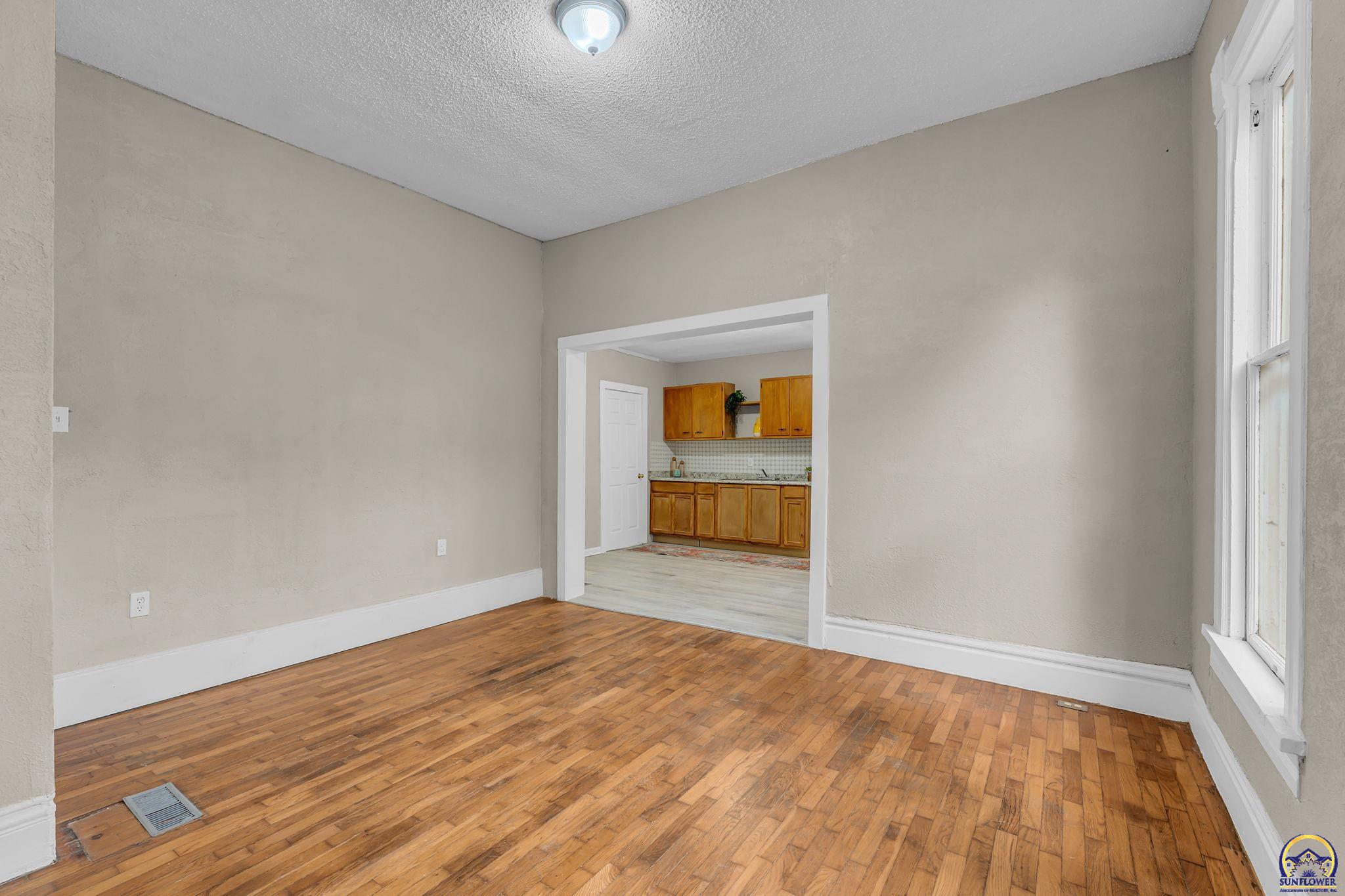 731 Southwest Lincoln Street Topeka, KS 66606 - Photo 5 of 28