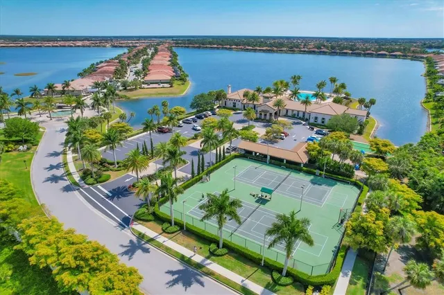 $525,000 | 141 Vinadio Boulevard, Nokomis, FL 34275