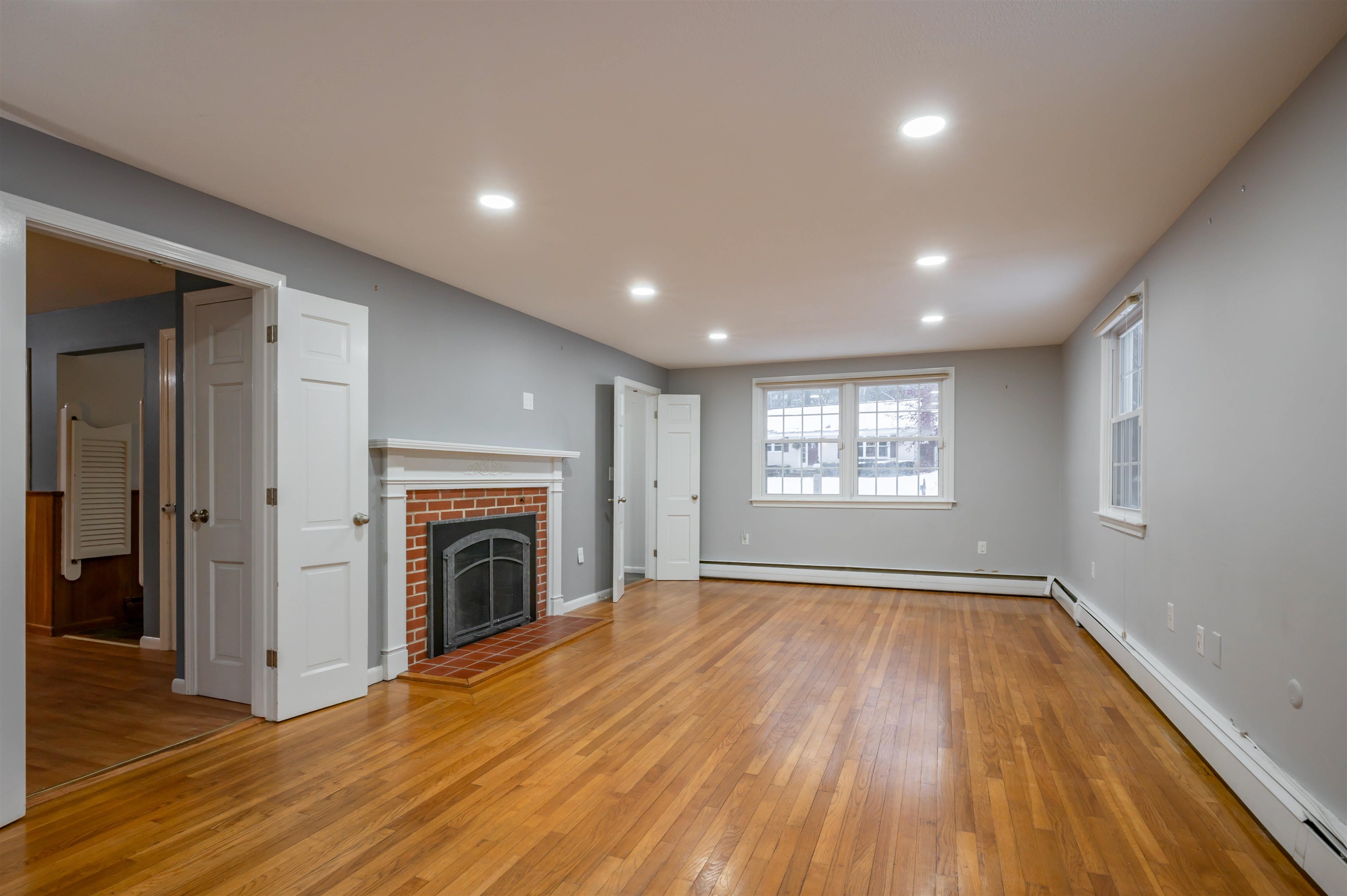 54 Dunbarton Drive Nashua, NH 03063 - Photo 13 of 38