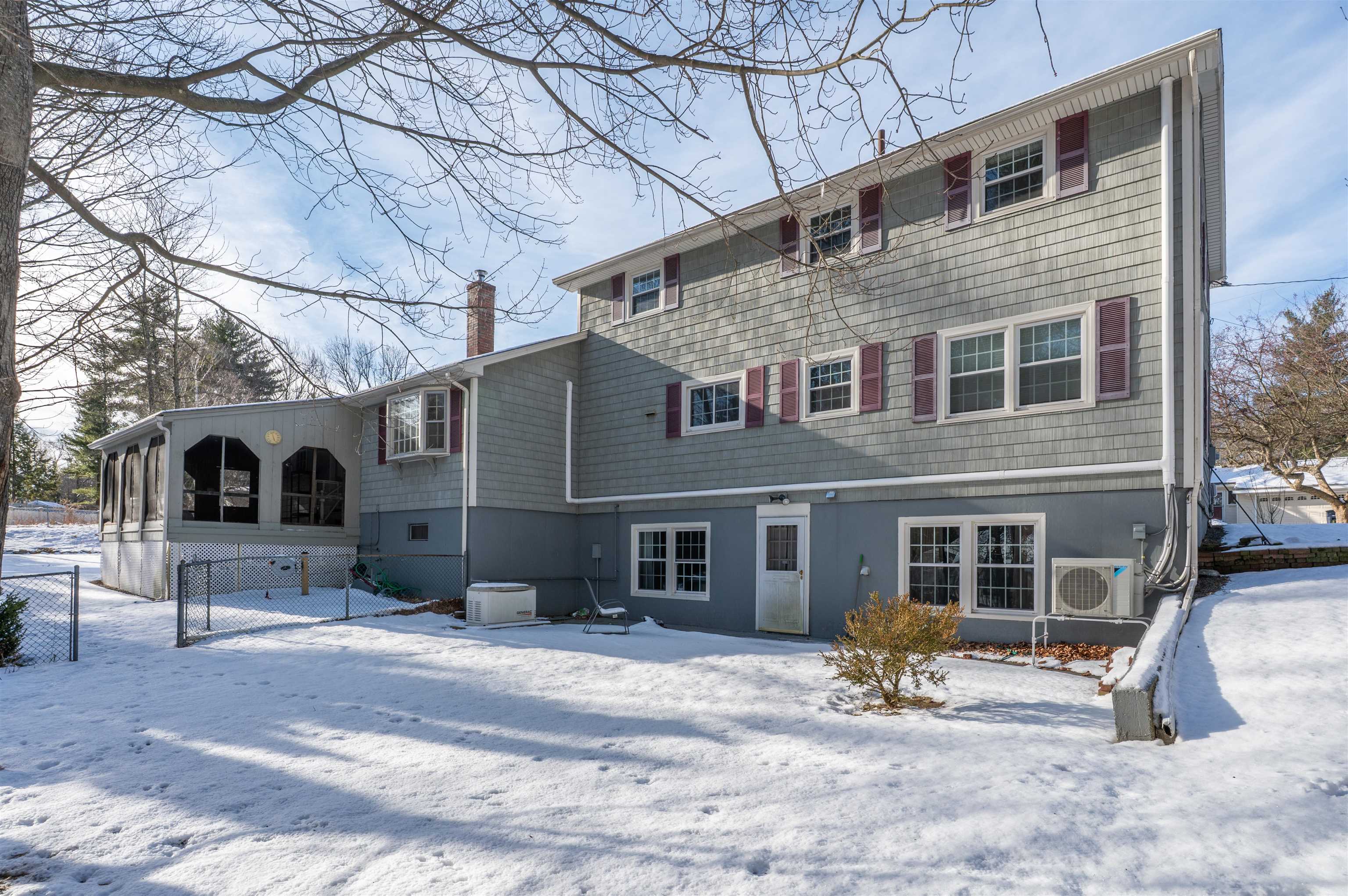 54 Dunbarton Drive Nashua, NH 03063 - Photo 4 of 38