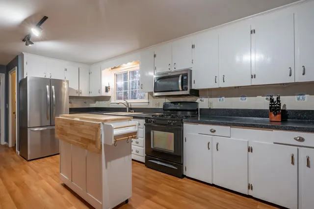 $649,900 | 54 Dunbarton Drive, Nashua, NH 03063