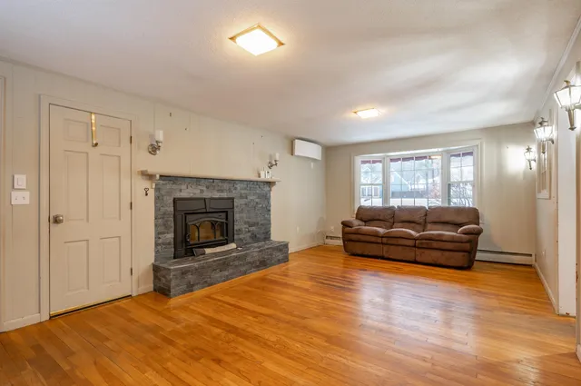 $649,900 | 54 Dunbarton Drive, Nashua, NH 03063