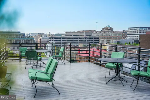 a picture of city view