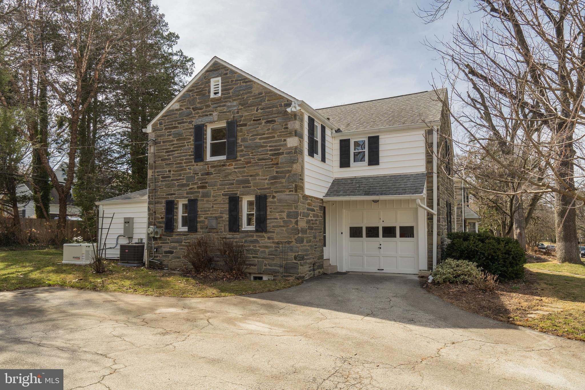 932 Clover Hill Road Wynnewood, PA 19096 - Photo 4 of 37 Gallery Image 4
