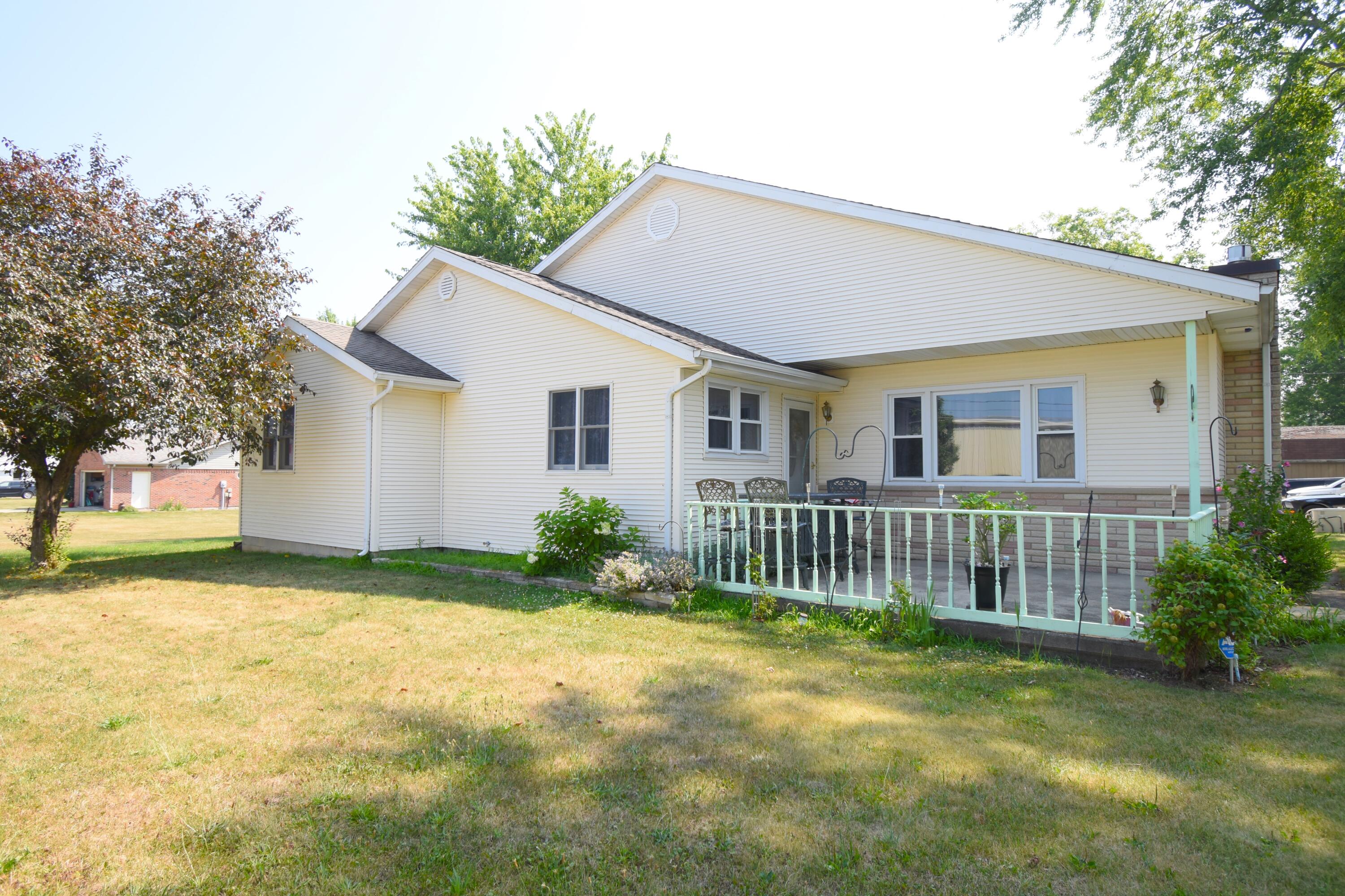 719 North Monroe Street Rensselaer, IN 47978 - Photo 3 of 41 a front view of a house with garden