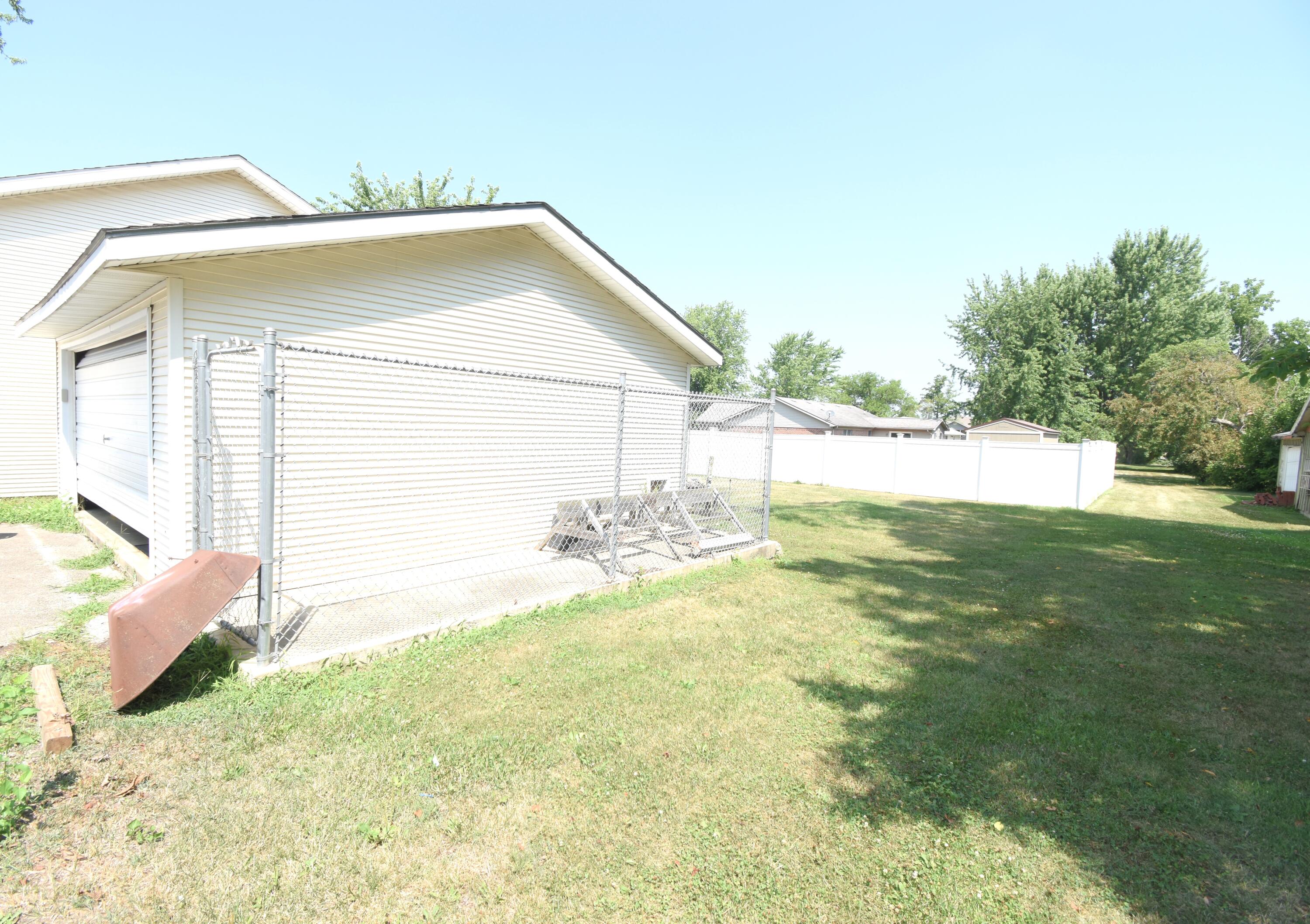 719 North Monroe Street Rensselaer, IN 47978 - Photo 6 of 41 a view of back yard of the house