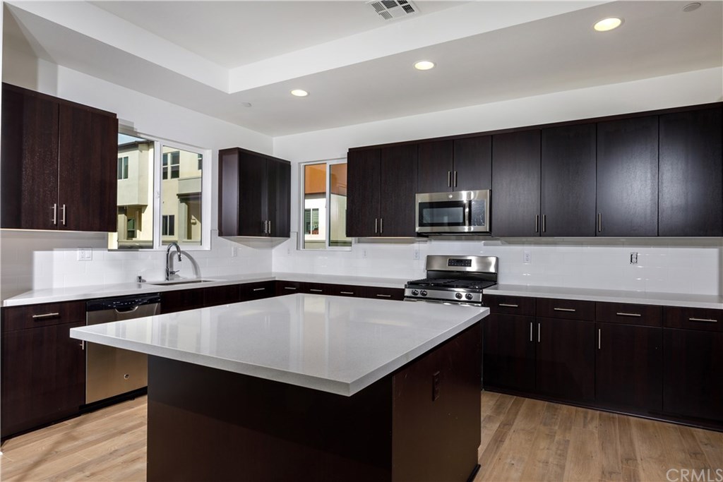 370 Broadway Drive Brea, CA 92821 - Photo 4 of 5