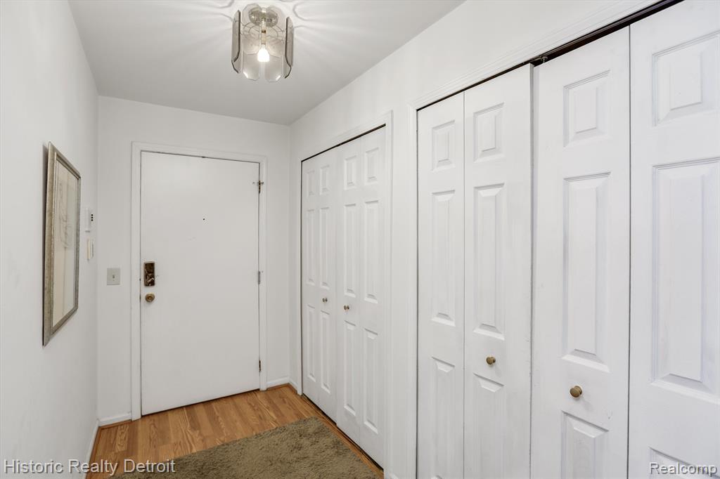 29656 Middlebelt Road, Unit 1403 Farmington Hills, MI 48334 - Photo 2 of 39