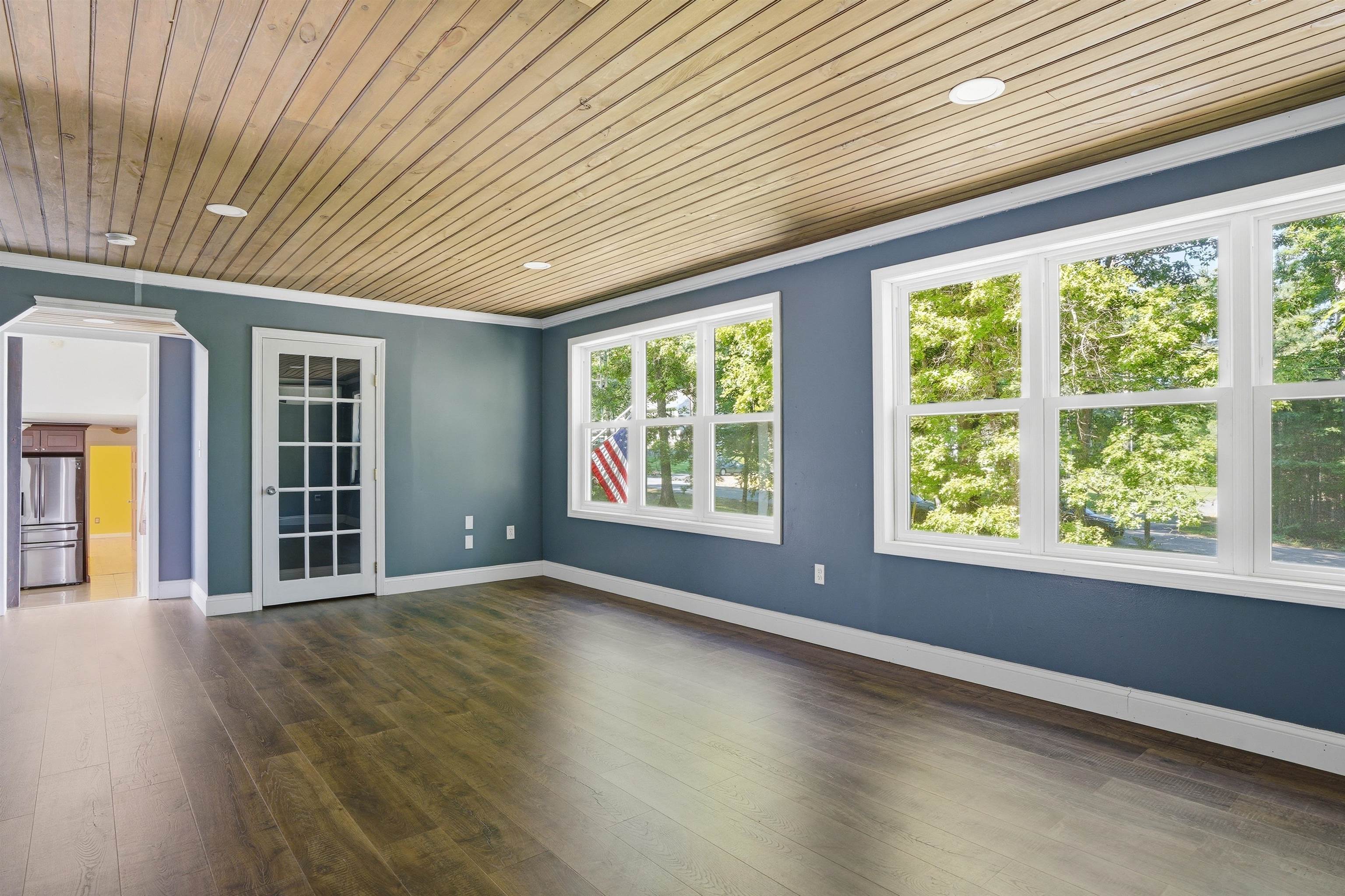 73 Old Chester Road Derry, NH 03038 - Photo 3 of 43