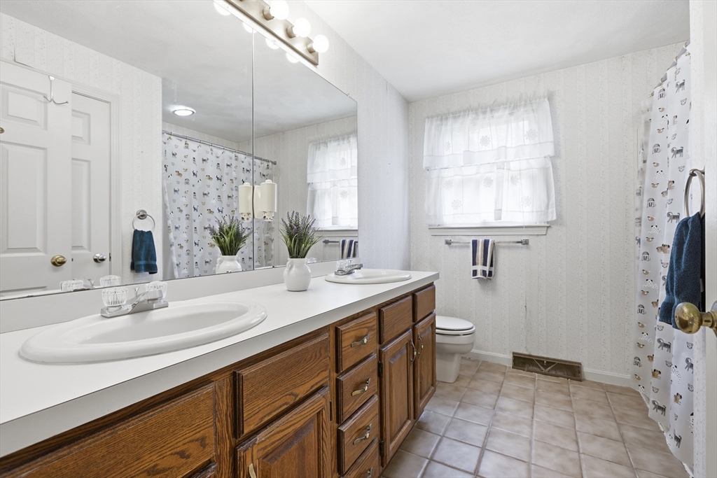 4 Oneida Place Hudson, MA 01749 - Photo 31 of 42