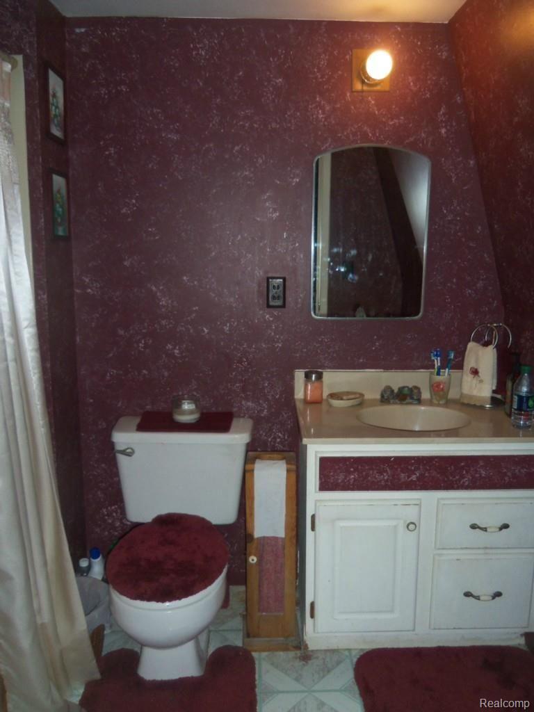5674 Hasslick Road North Branch, MI 48461 - Photo 7 of 21 Full_bath.jpg