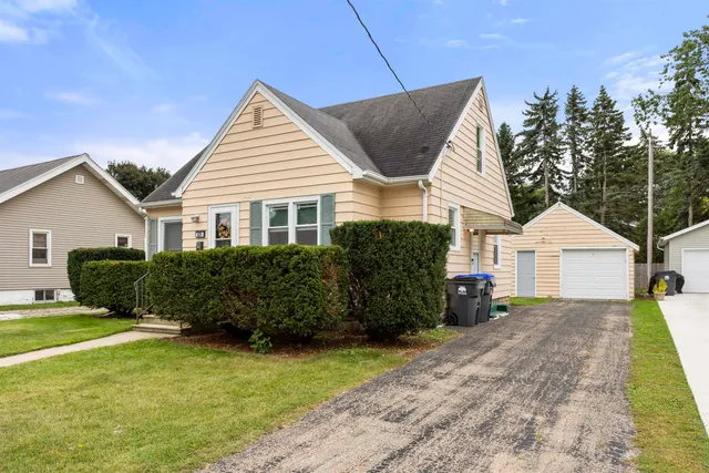 $209,900 | 529 Fairview Avenue, Neenah, WI 54956