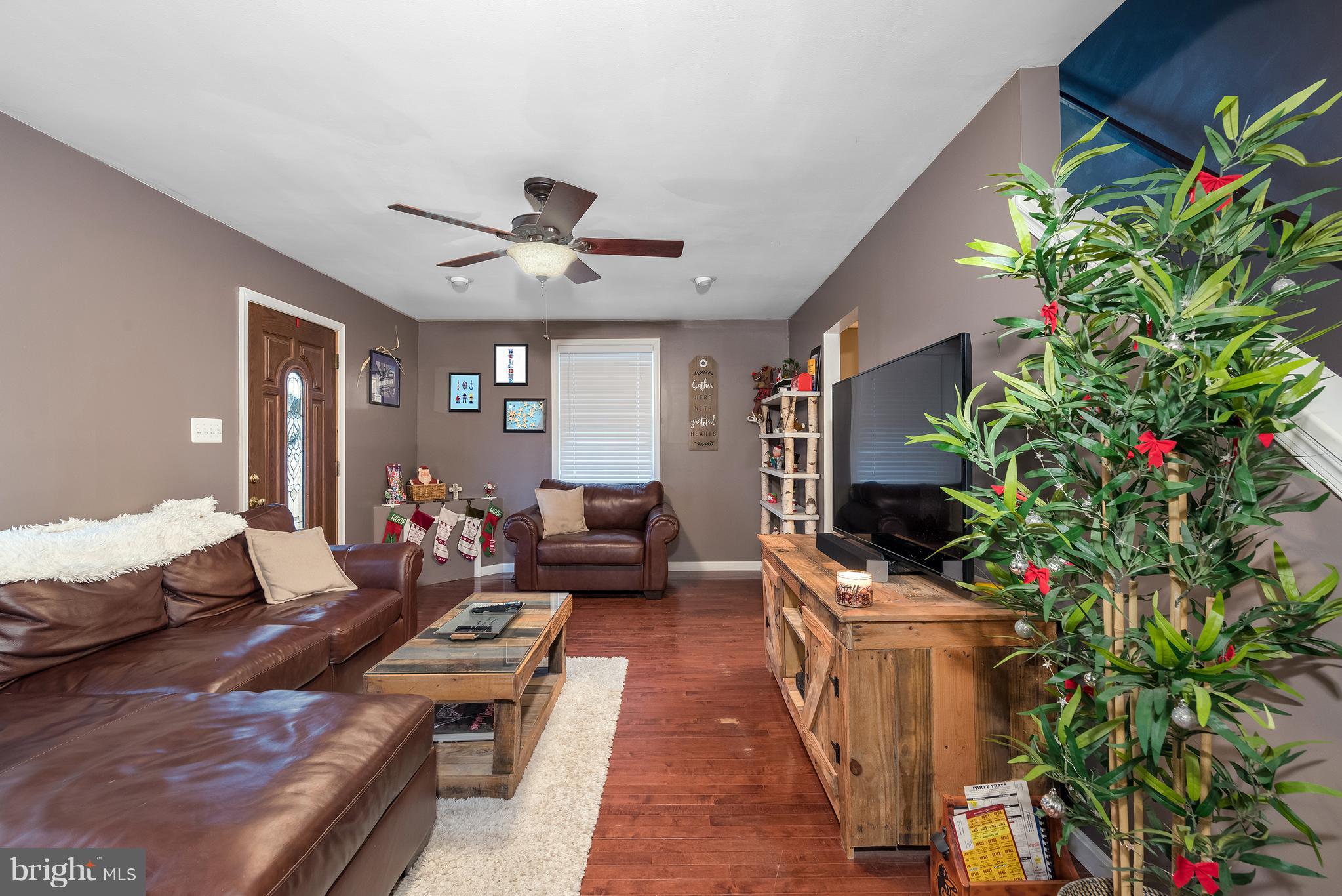 8217 Northview Road Baltimore, MD 21222 - Photo 4 of 21 a living room with furniture and a potted plant