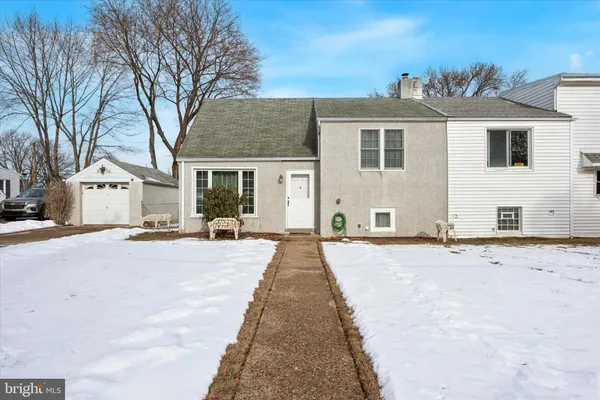 a view of house with yard