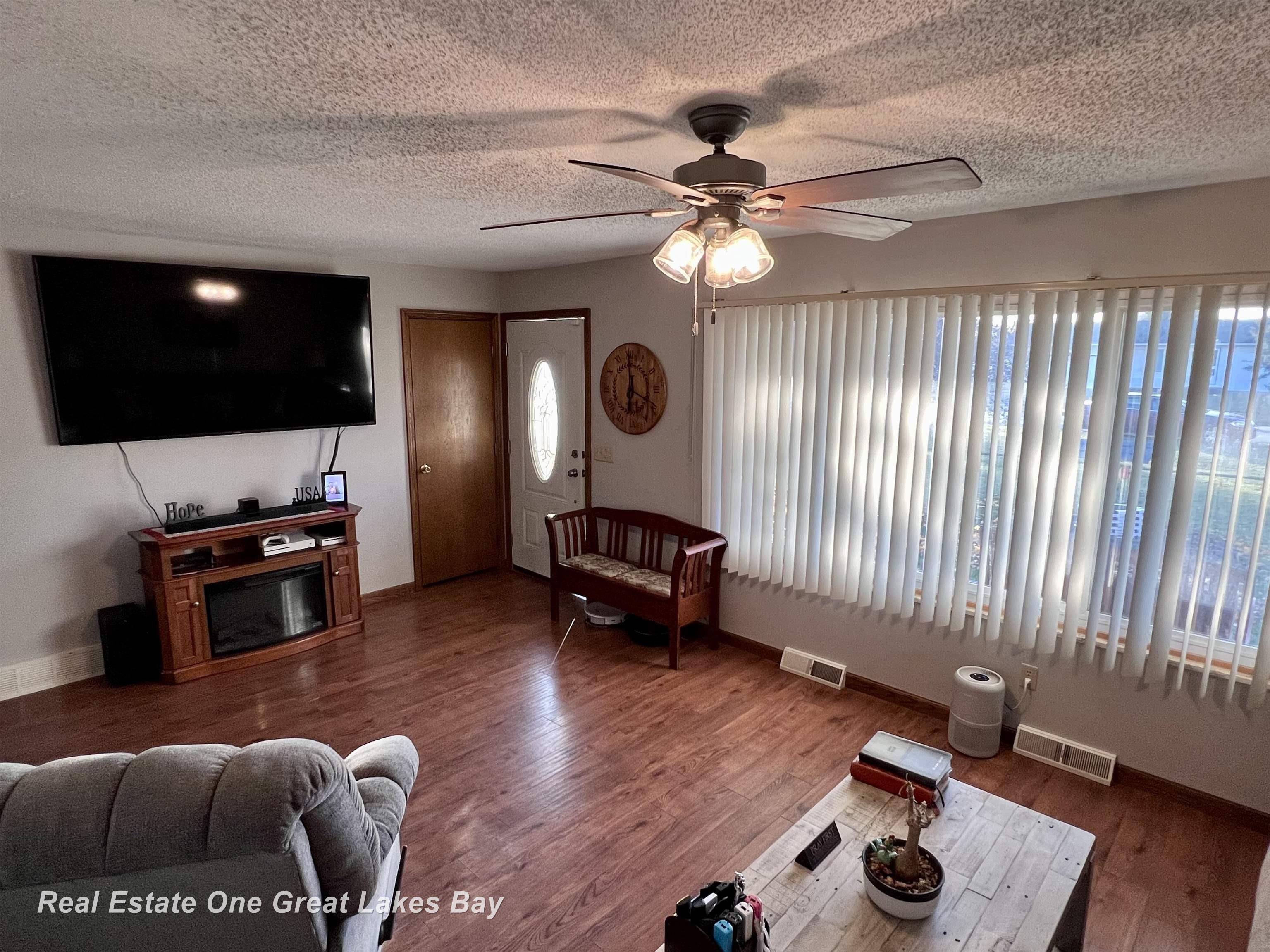 3945 Studor Road Saginaw, MI 48601 - Photo 4 of 20 50128219-3.JPG