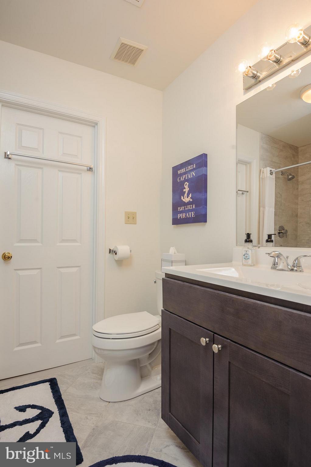 516 Second Street Annapolis, MD 21403 - Photo 16 of 20 Upper level, shared bath - renovated in 2017.
