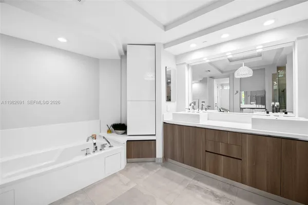 $10,000 | 151 Isle Of Venice Drive, Unit 2A, Fort Lauderdale, FL 33301