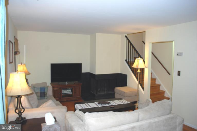 9602 Basket Ring Road Columbia, MD 21045 - Photo 13 of 17 Living Room