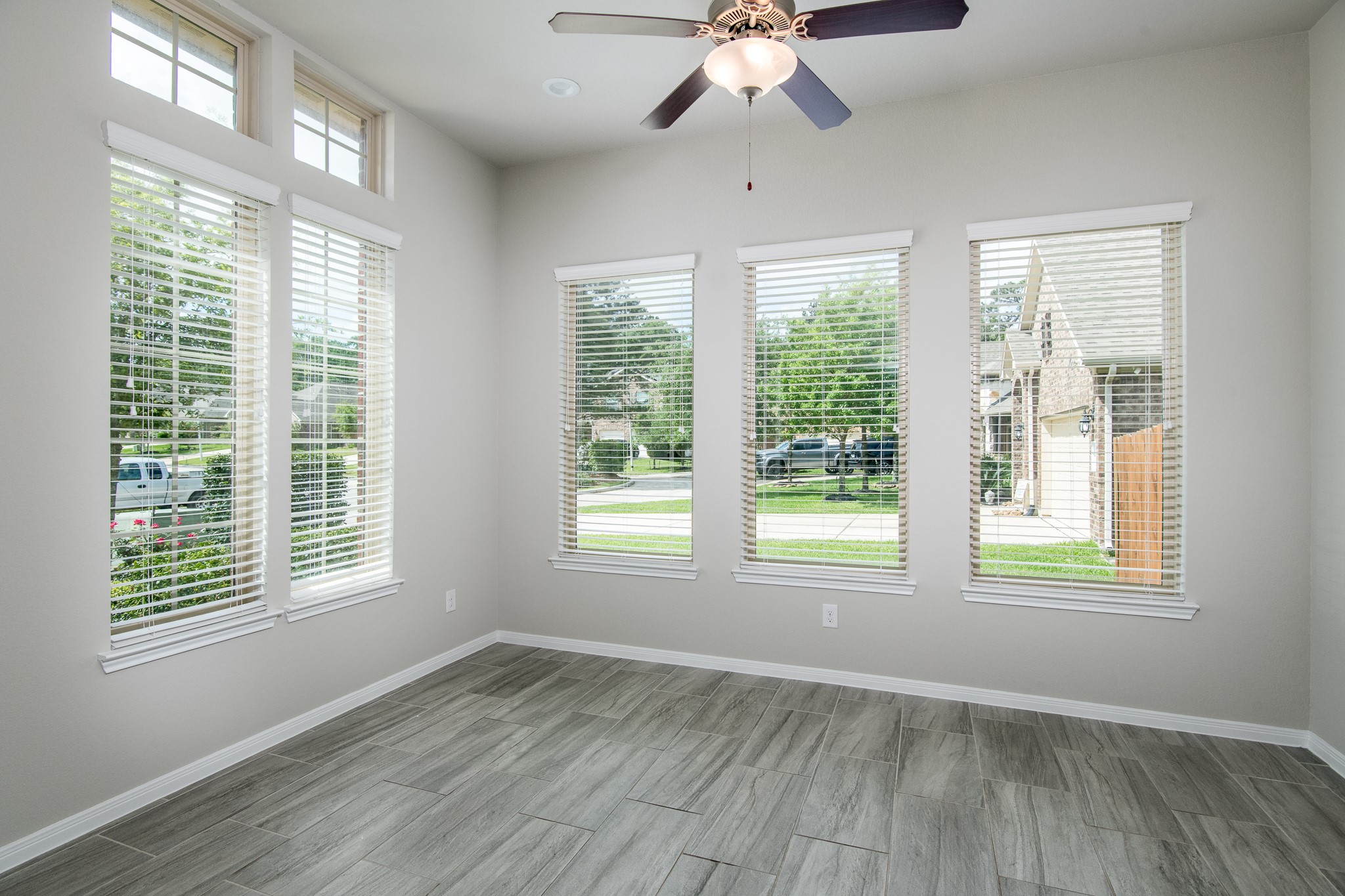 3211 Discovery Lane Conroe, TX 77301 - Photo 3 of 22 Study right when you enter the home